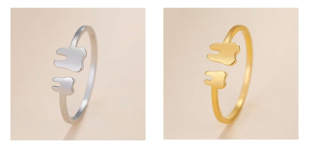 Anillo ajustable dorado con diseño de dientes