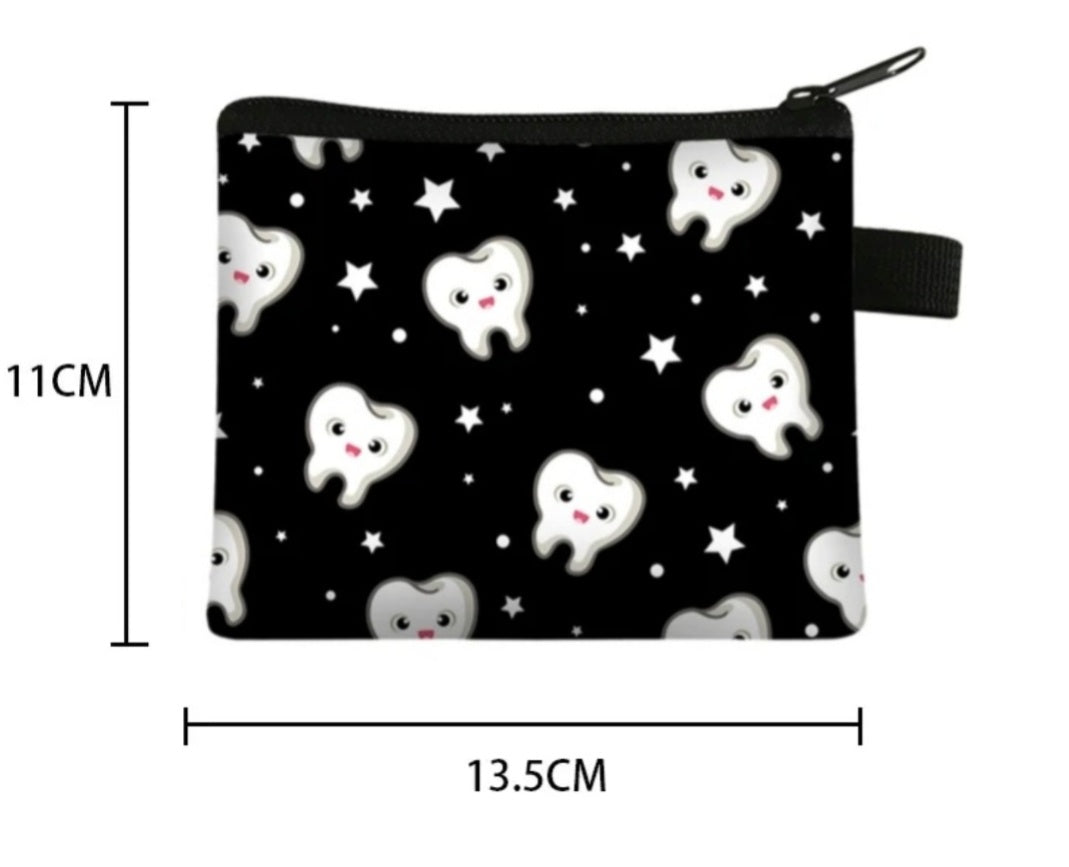 Cartera con estampado de dientes (Negra).