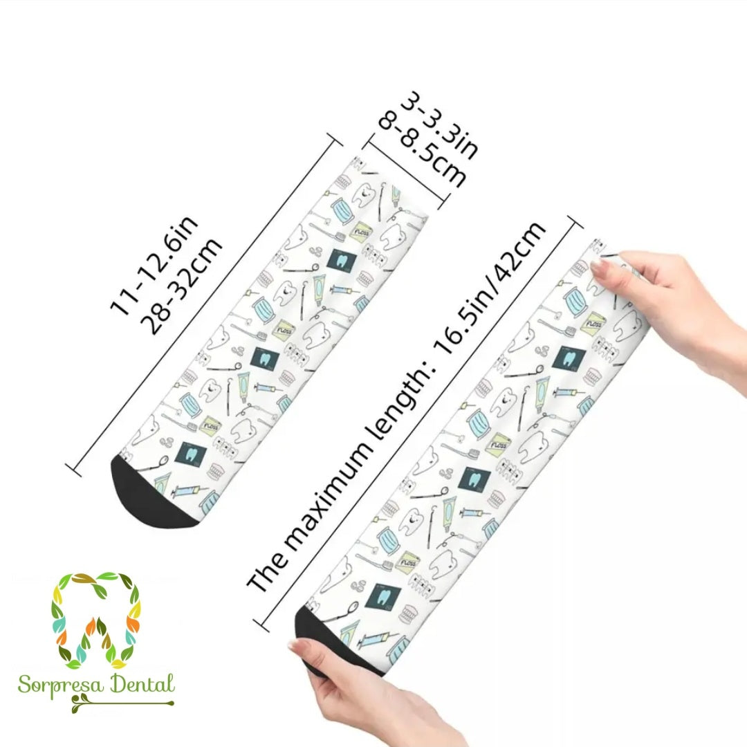 Calcetines dentales cortos con diseño de dientes.